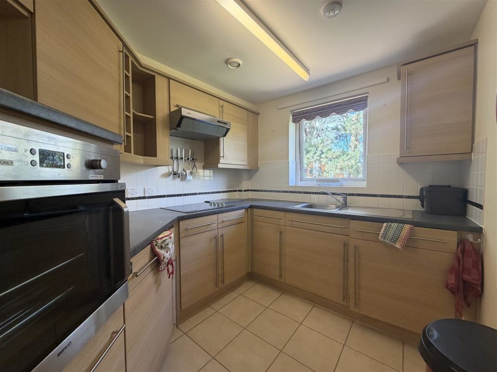 Flat Priory Road in Ferndown