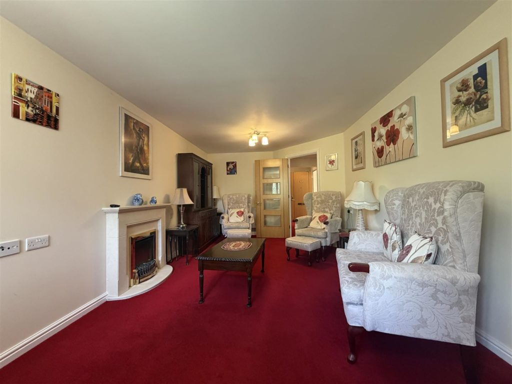 Flat Priory Road in Ferndown