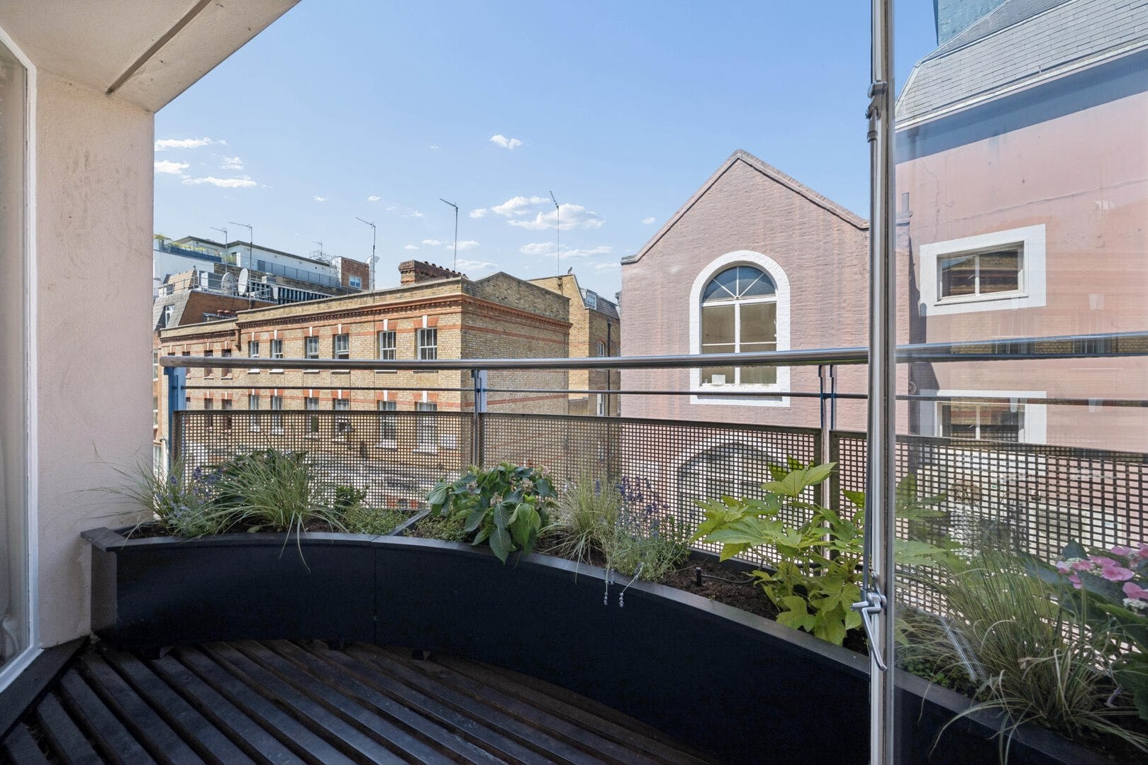 Flat Cheval Place in City of Westminster