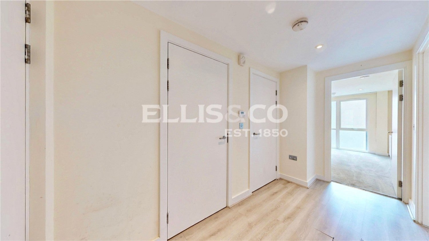 Flat Harkett Close in Greater London