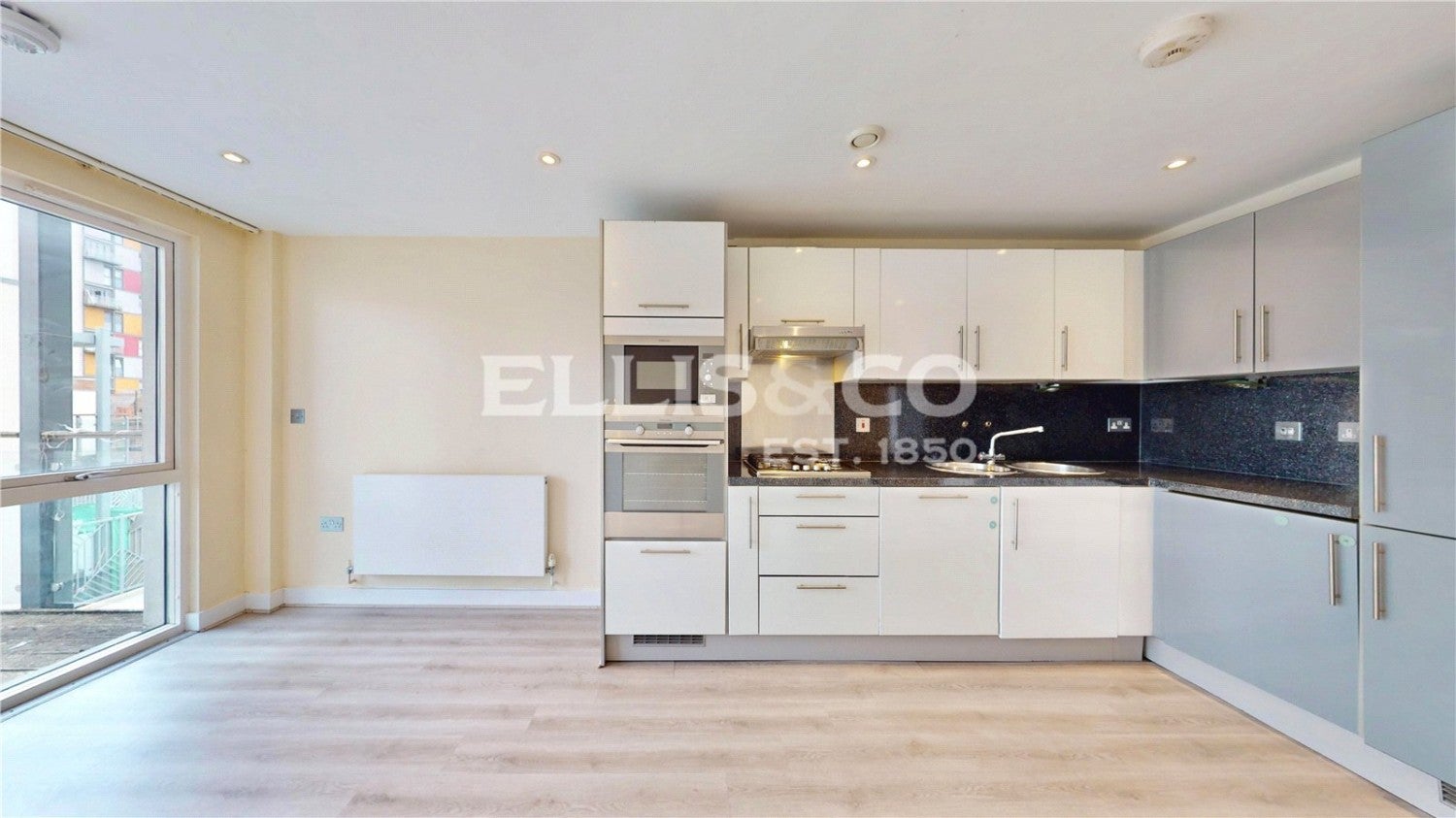 Flat Harkett Close in Greater London
