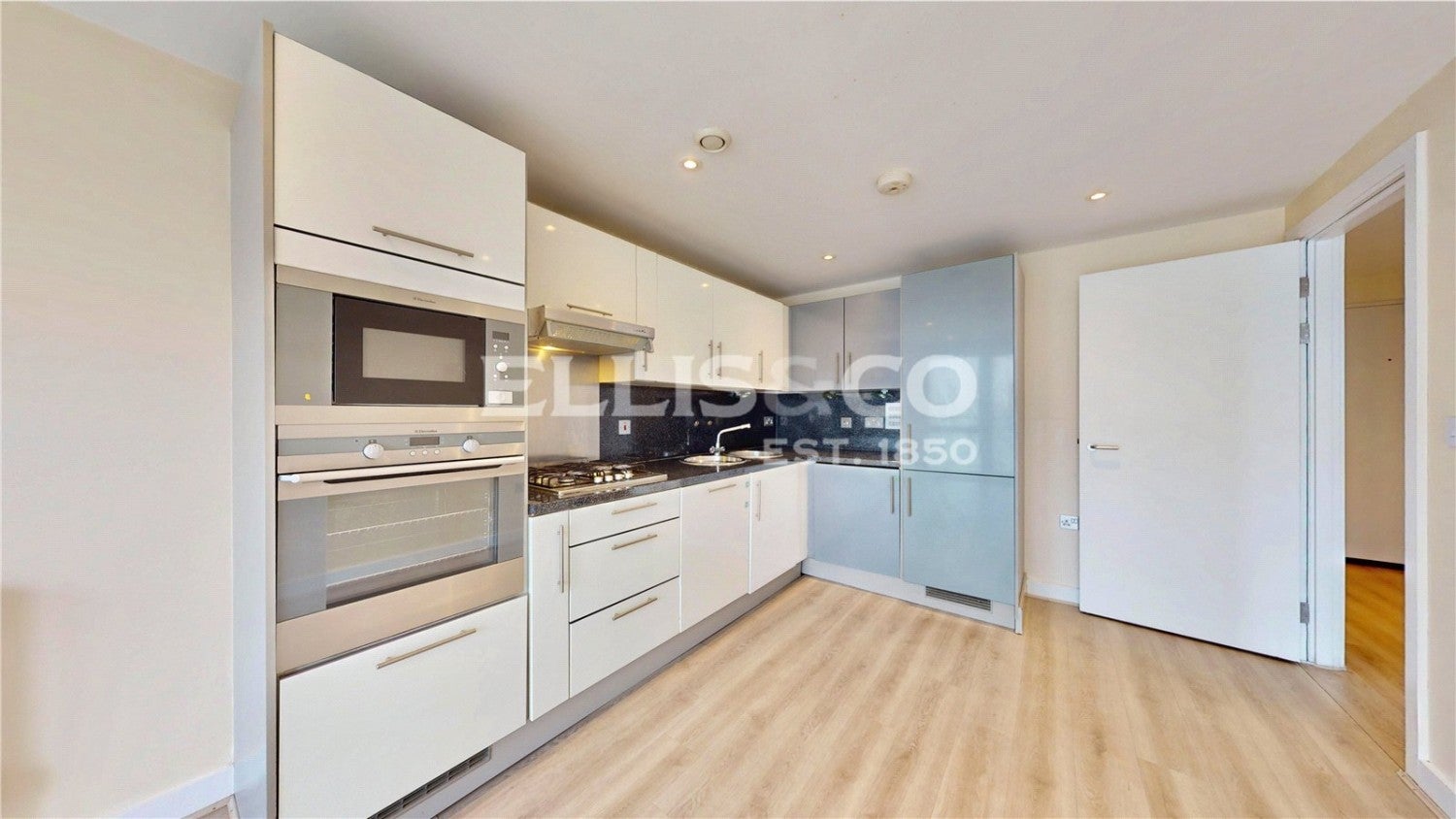 Flat Harkett Close in Greater London