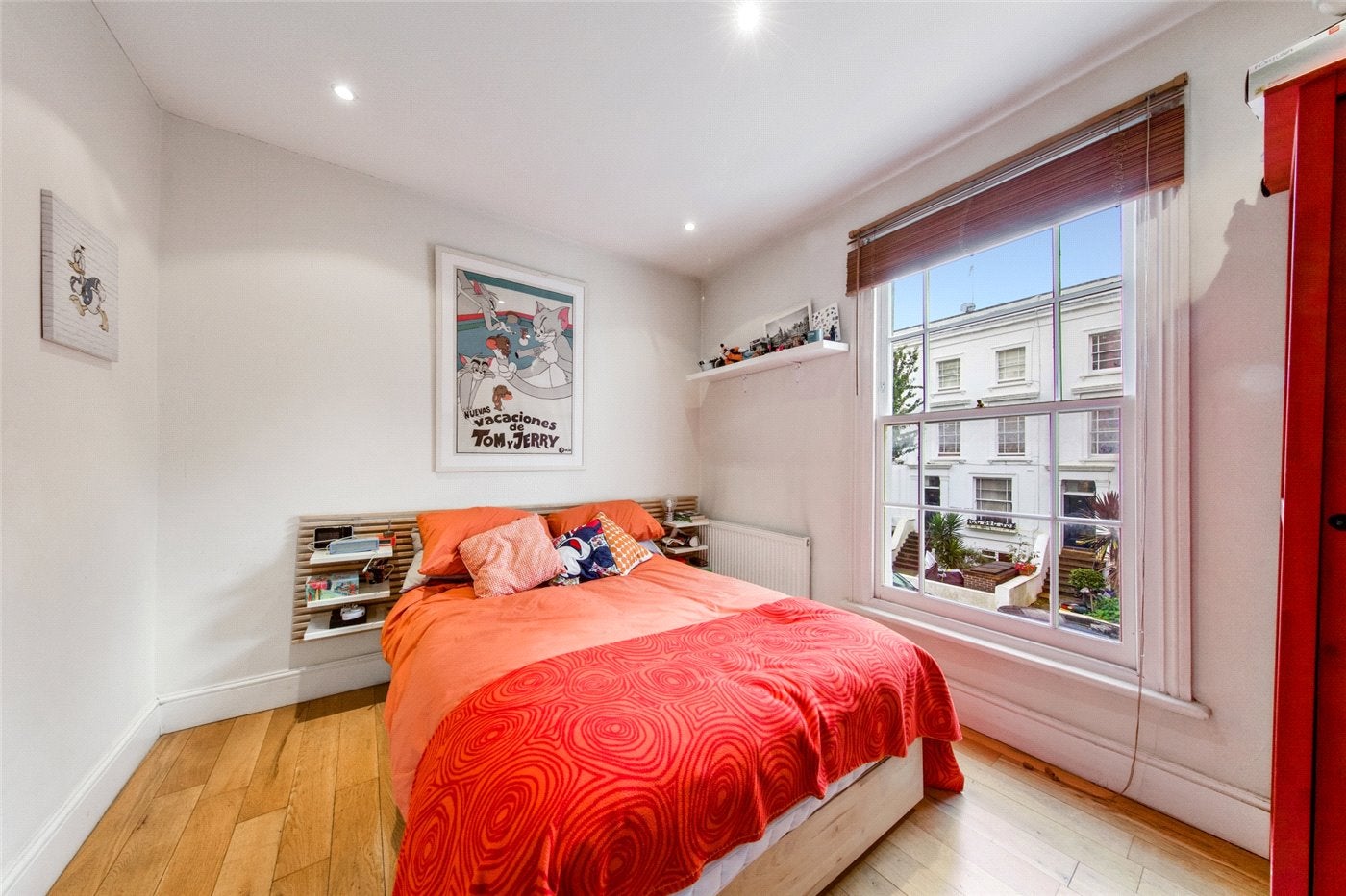 Flat Lonsdale Road in Greater London