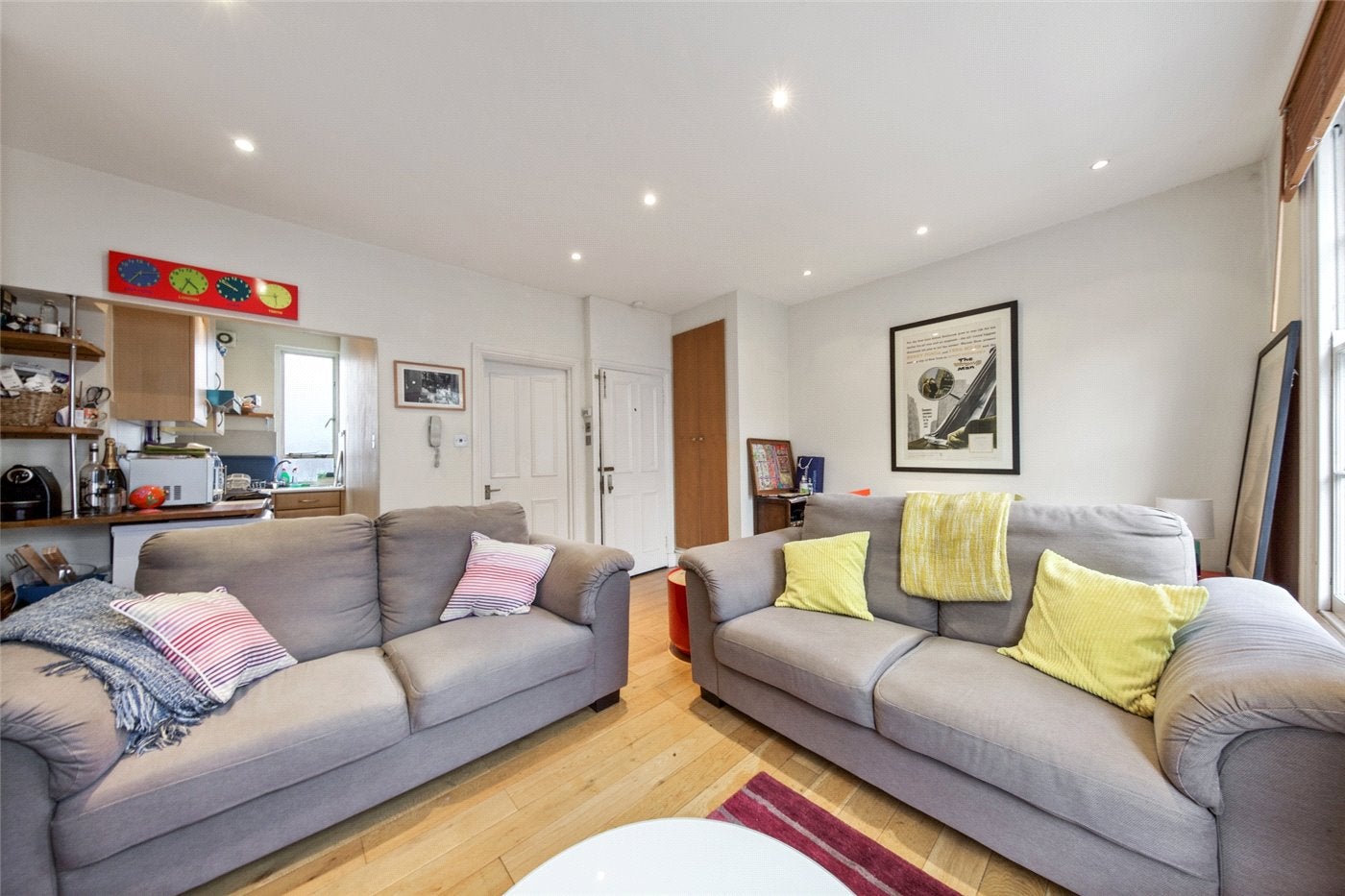 Flat Lonsdale Road in Greater London