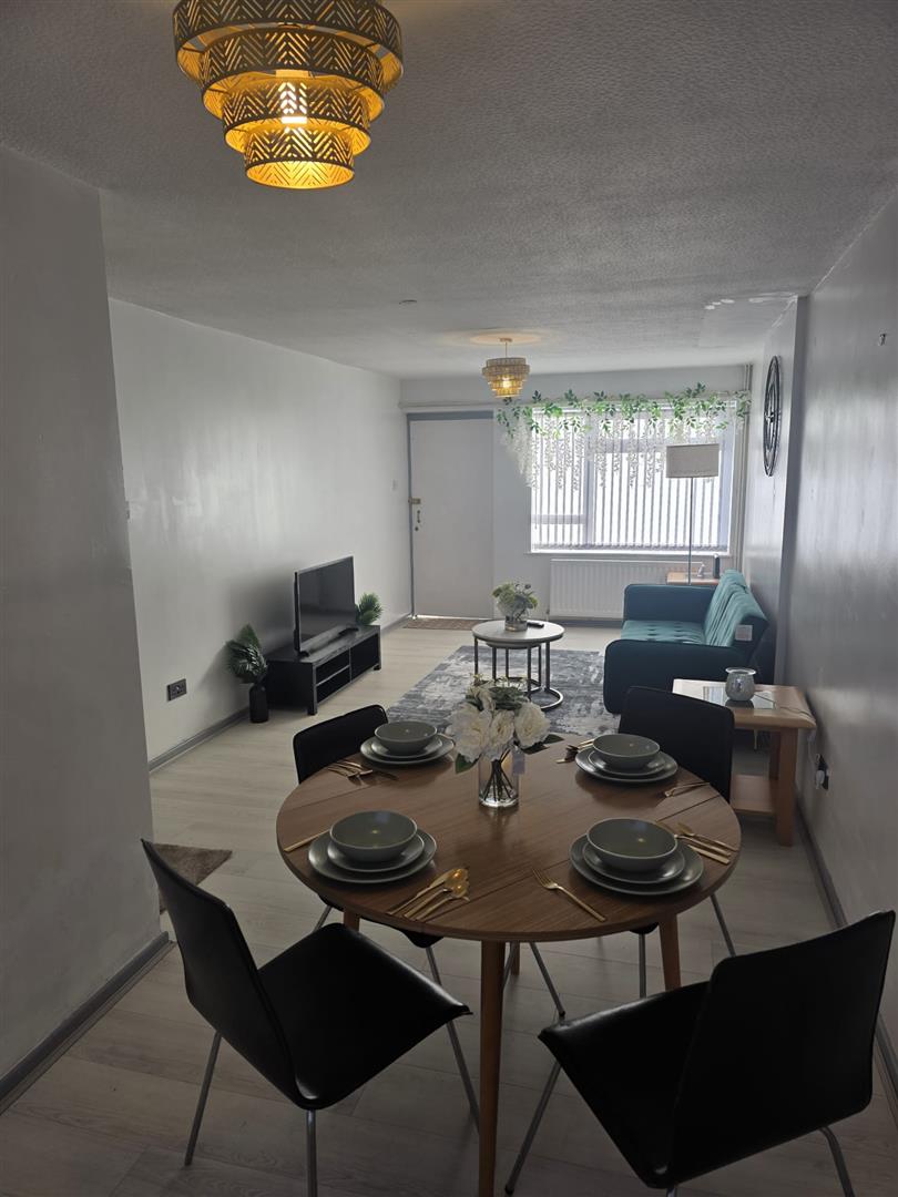 Flat Emery Close in Walsall