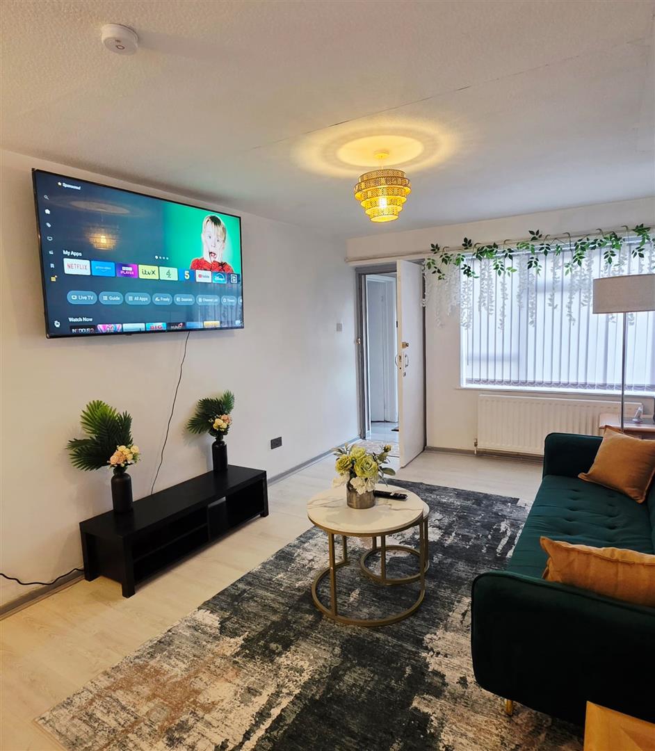 Flat Emery Close in Walsall