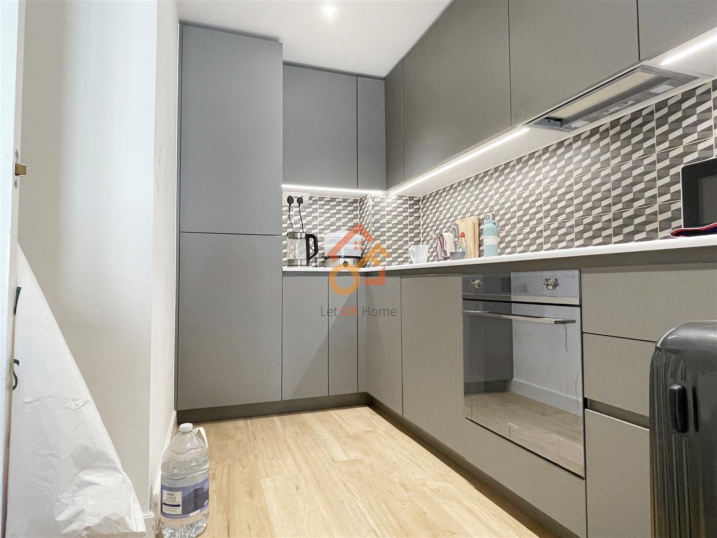 Flat Caversham Road in London