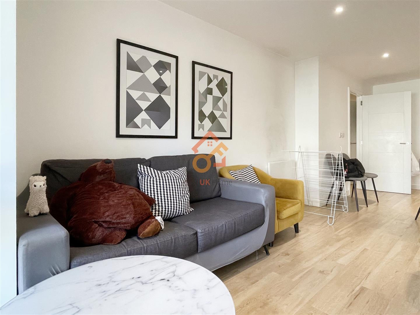 Flat Caversham Road in London