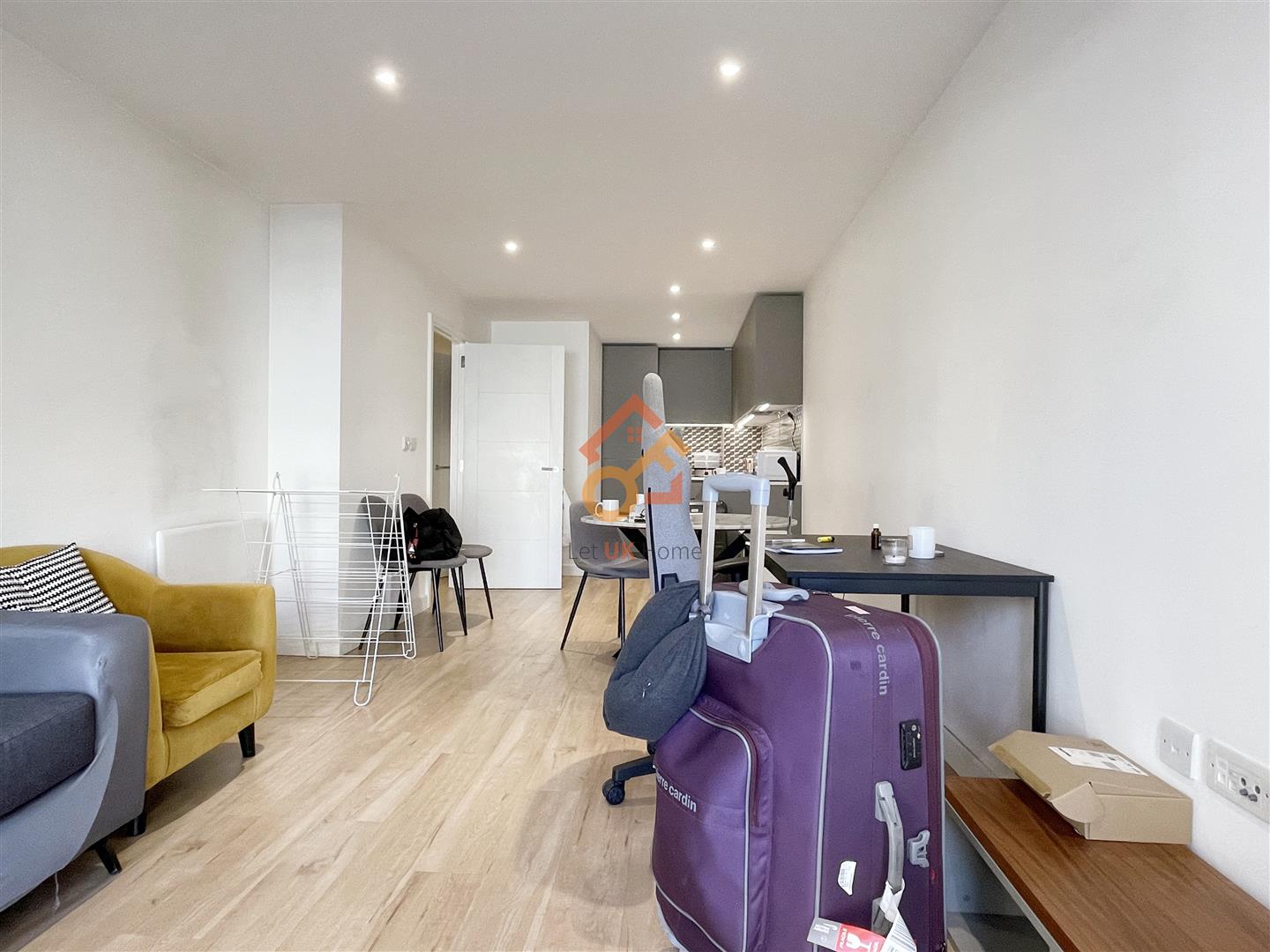 Flat Caversham Road in London