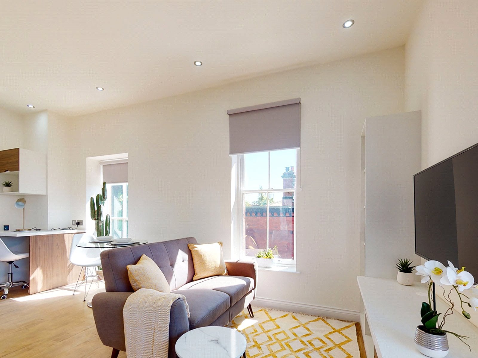 Flat Clarendon Road in Leeds