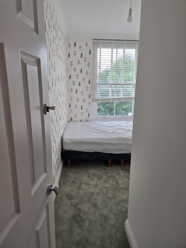 Room Hackney Road in Greater London