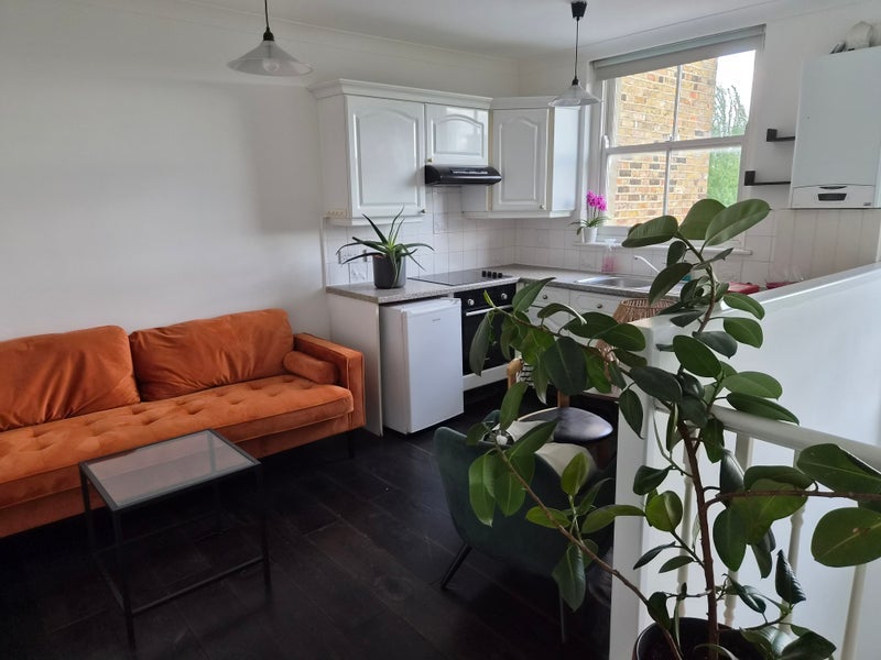 Room Hackney Road in Greater London