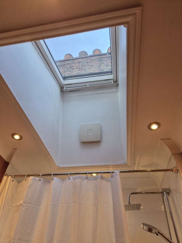 Room Hackney Road in Greater London