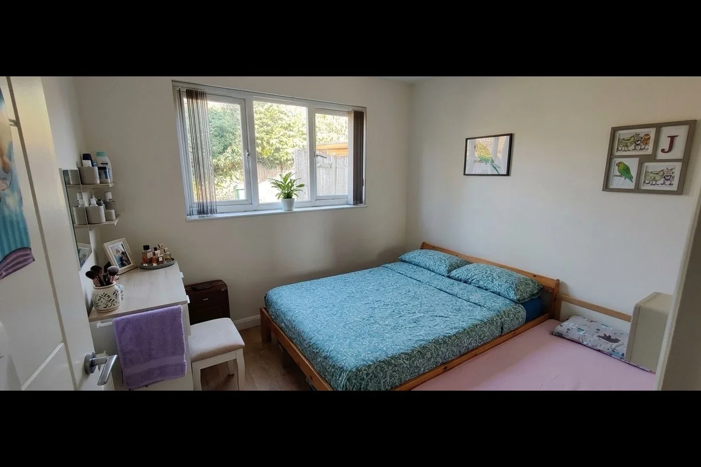 Flat Pasteur Close in Greater London