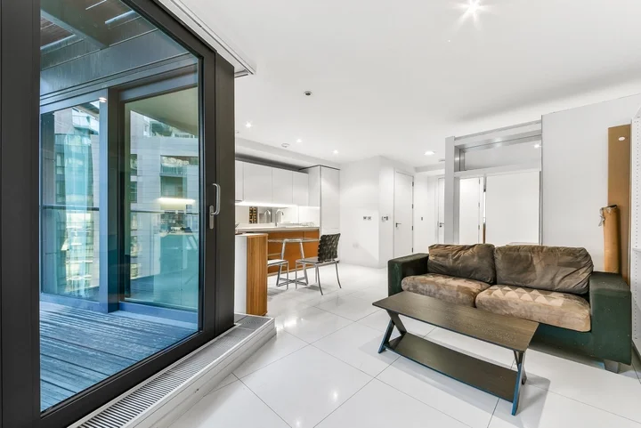 Flat West Quay Walk in Greater London