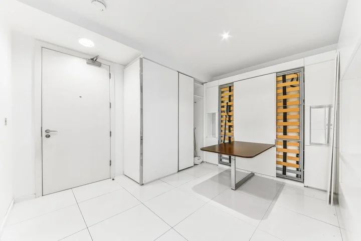 Flat West Quay Walk in Greater London