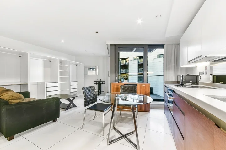 Flat West Quay Walk in Greater London