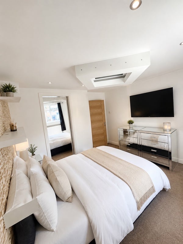 Room Risbury Walk in Manchester