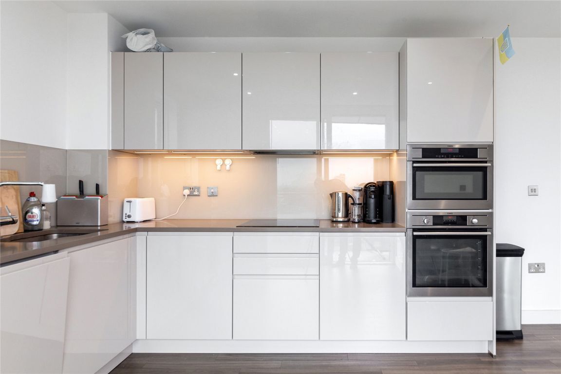 Flat Hebden Place in Greater London