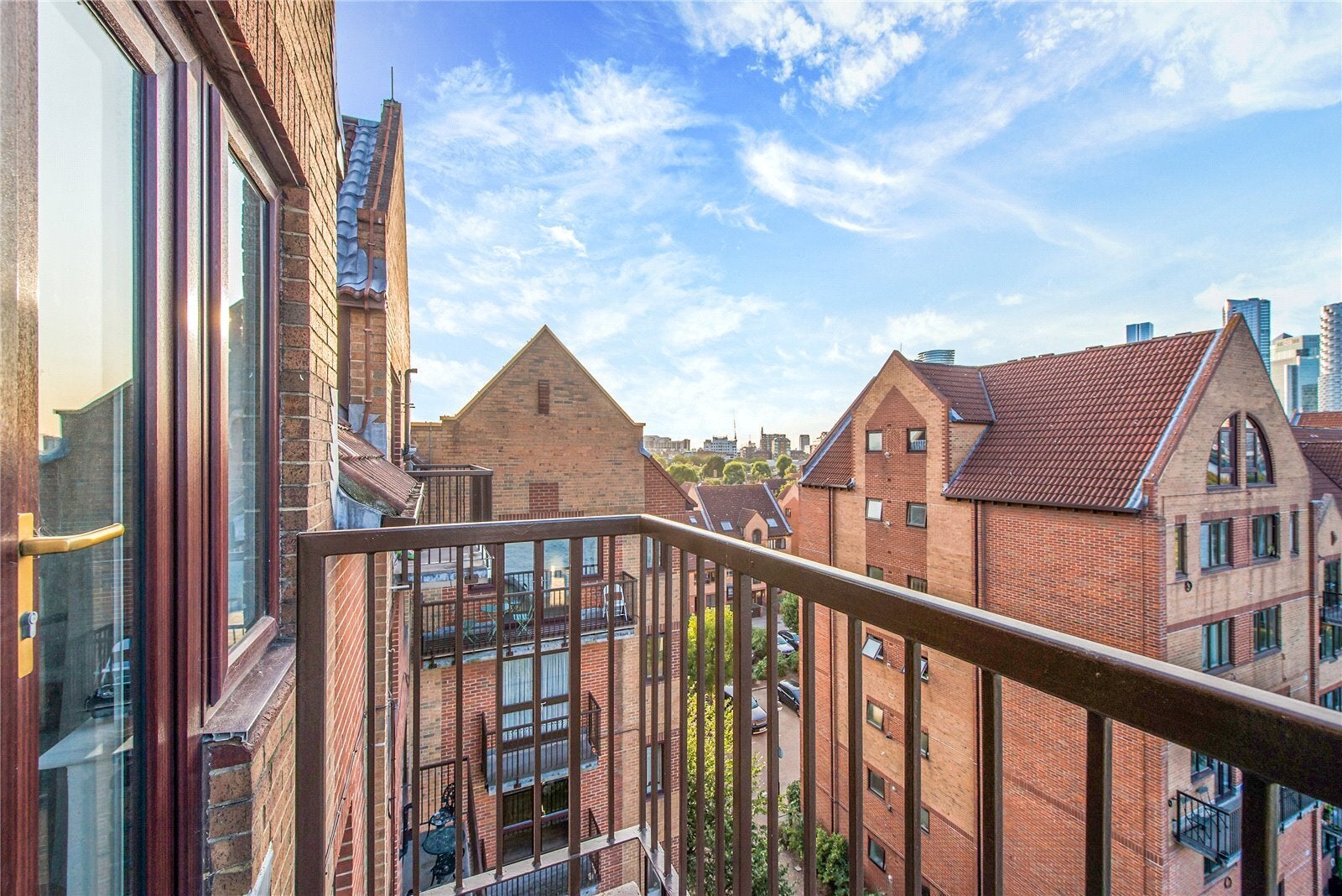 Flat Rembrandt Close in Greater London