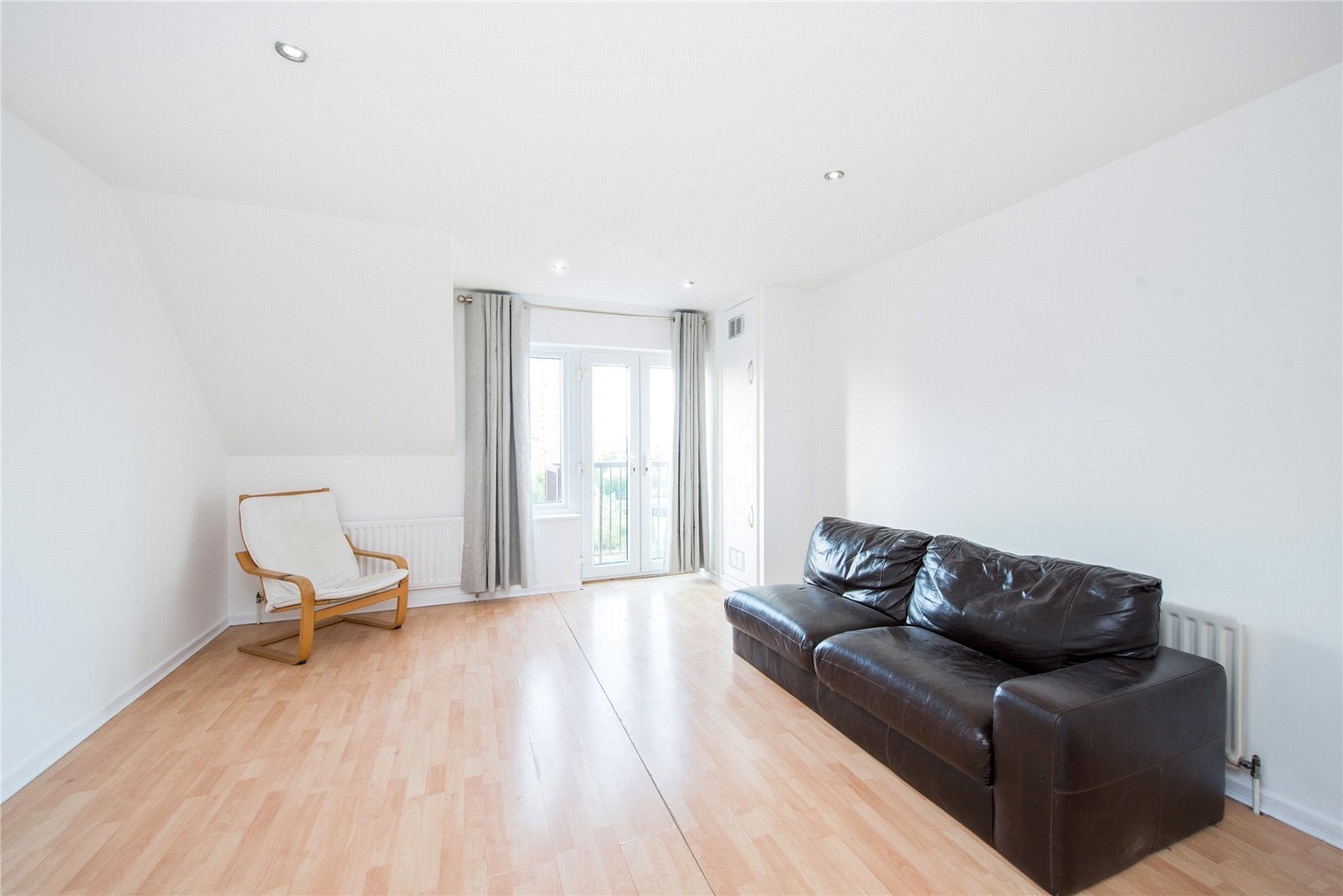 Flat Rembrandt Close in Greater London