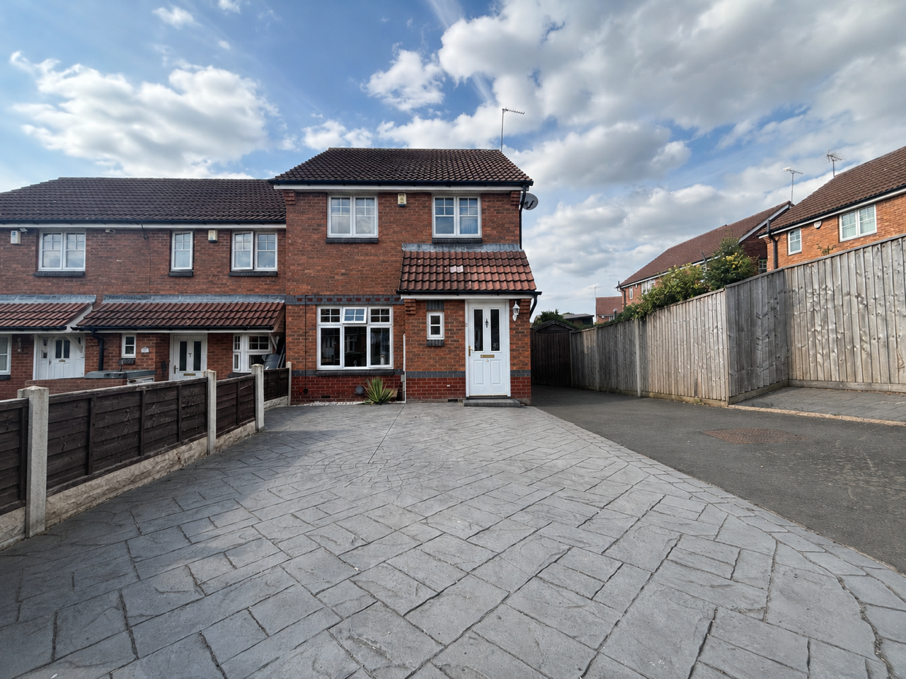 House Tiverton Drive in Sandwell