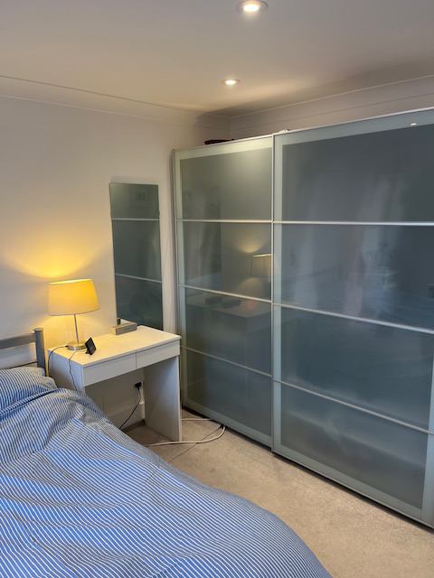 Room Rossiter Road in Greater London
