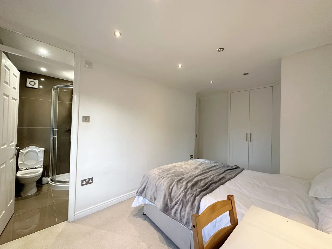 Room Chargrove Close in Greater London