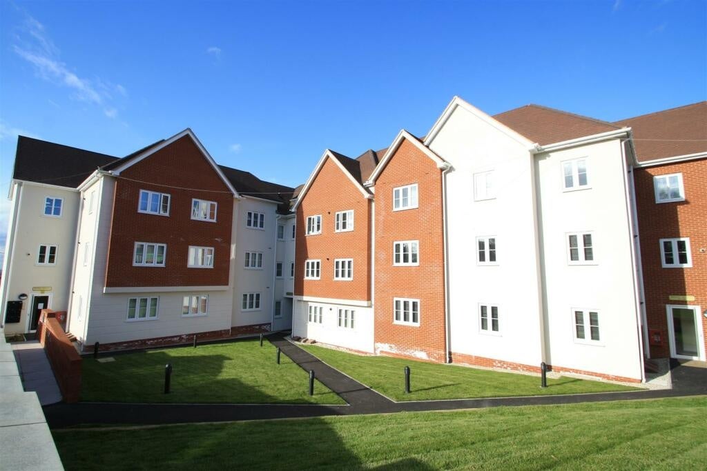 Flat London Road in Castle Point