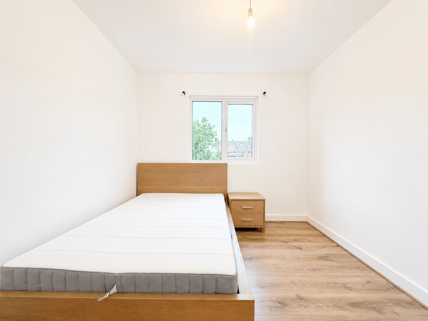 Flat Tubbs Road in Greater London