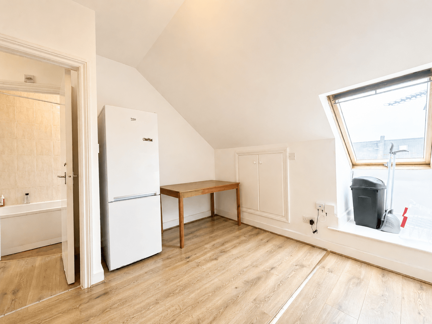 Flat Tubbs Road in Greater London
