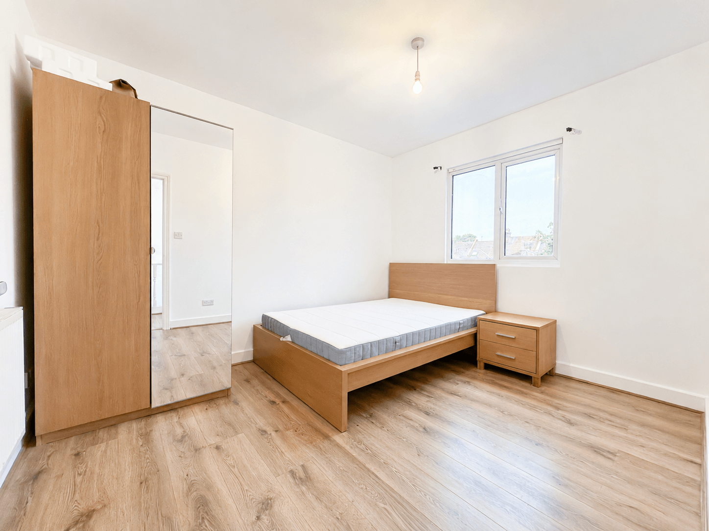 Flat Tubbs Road in Greater London