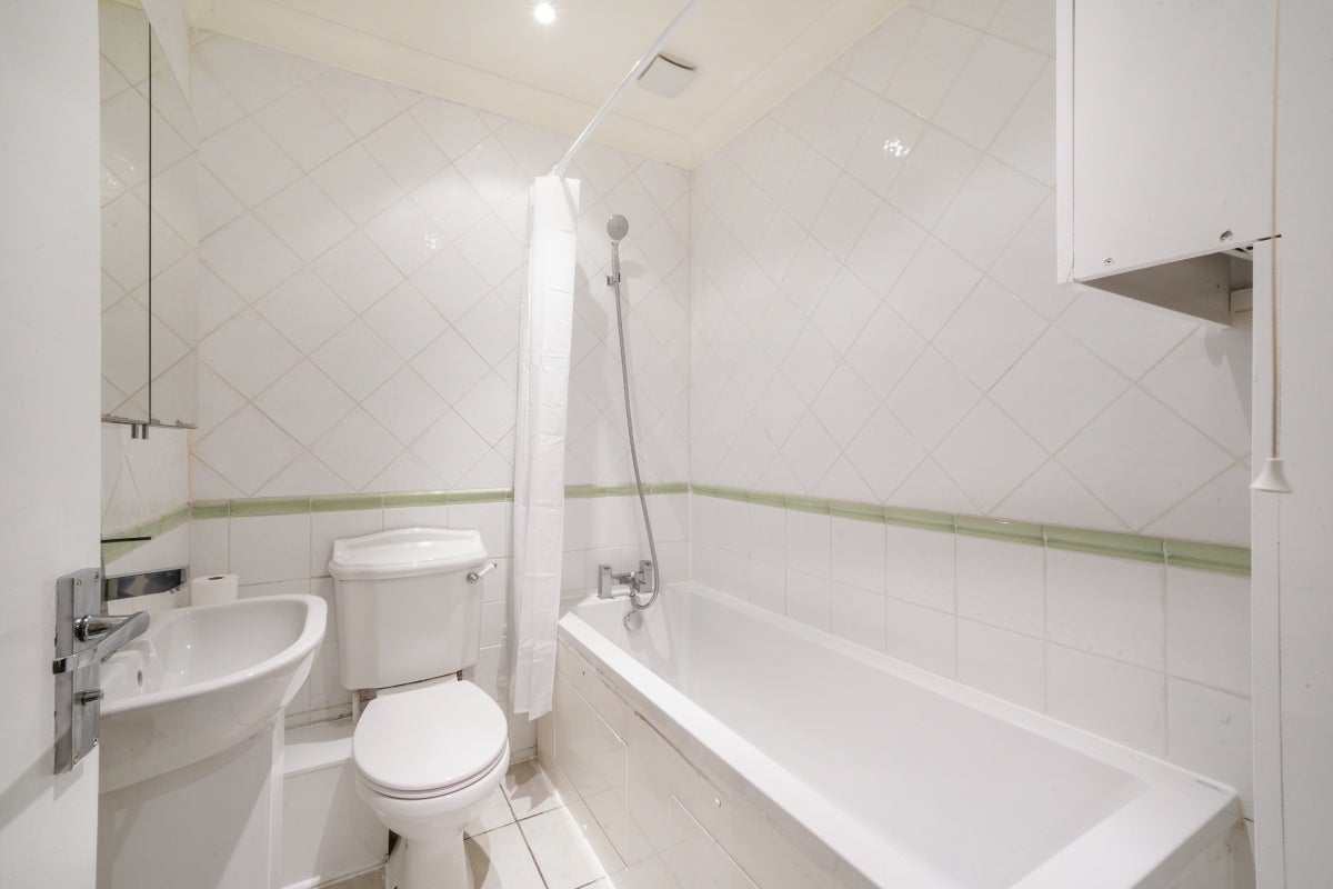 Flat Fonthill Road in Greater London