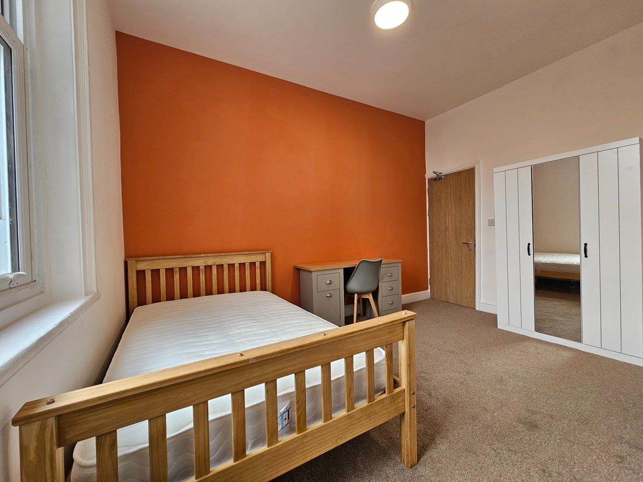 Room Ormskirk Street in St Helens