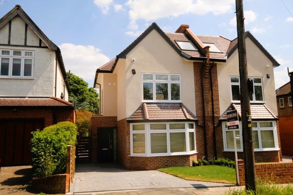 House Hillview Road in London