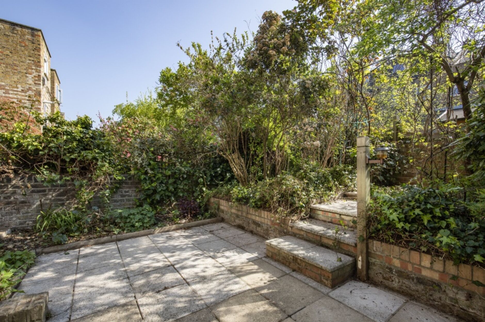 Flat Starfield Road in Greater London