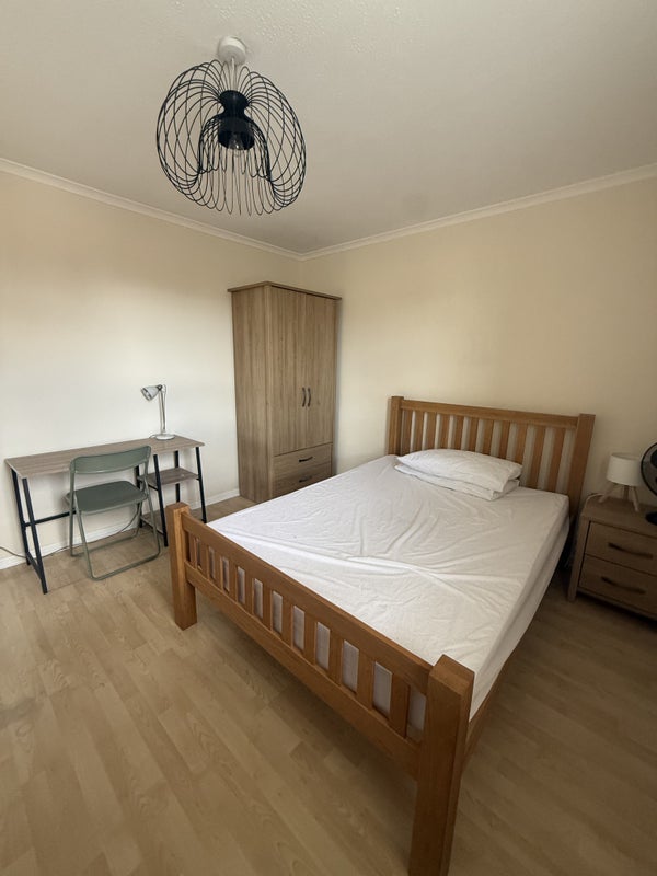 Room Dale Road in Greater London