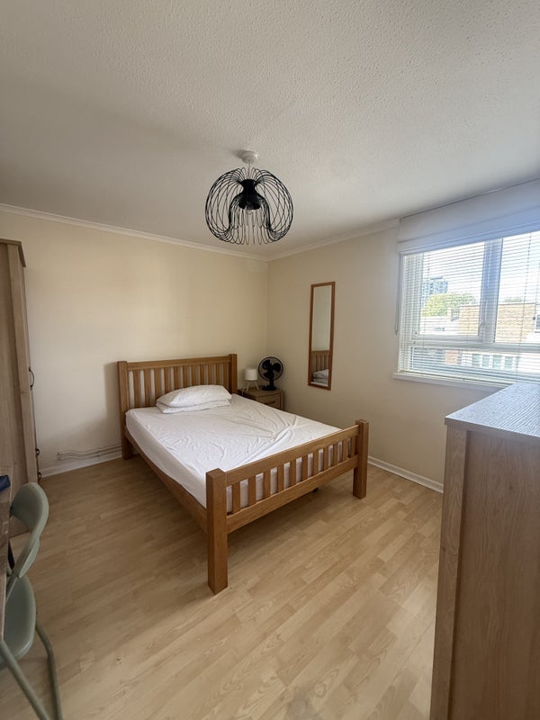 Room Dale Road in Greater London