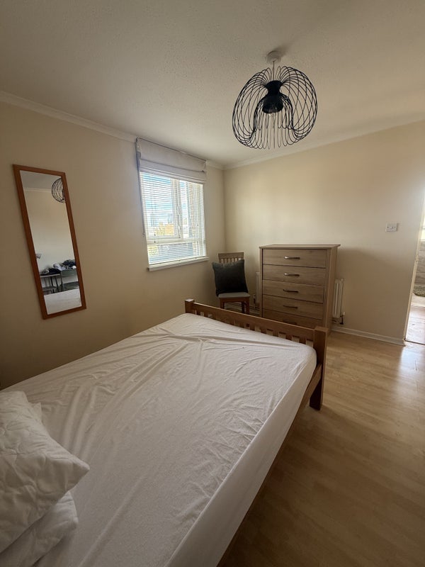 Room Dale Road in Greater London