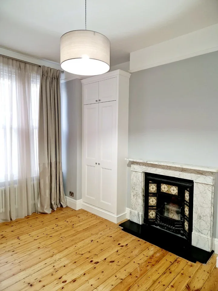Flat Shamrock Street in Greater London