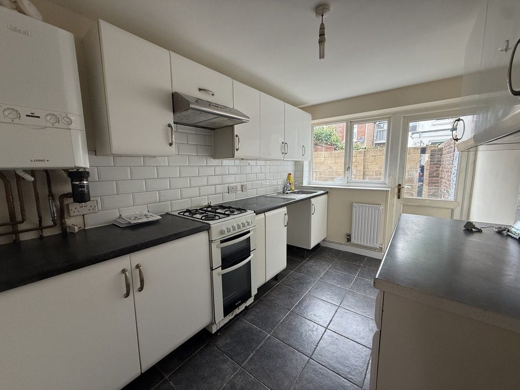 Flat Goodwood Road in Portsmouth