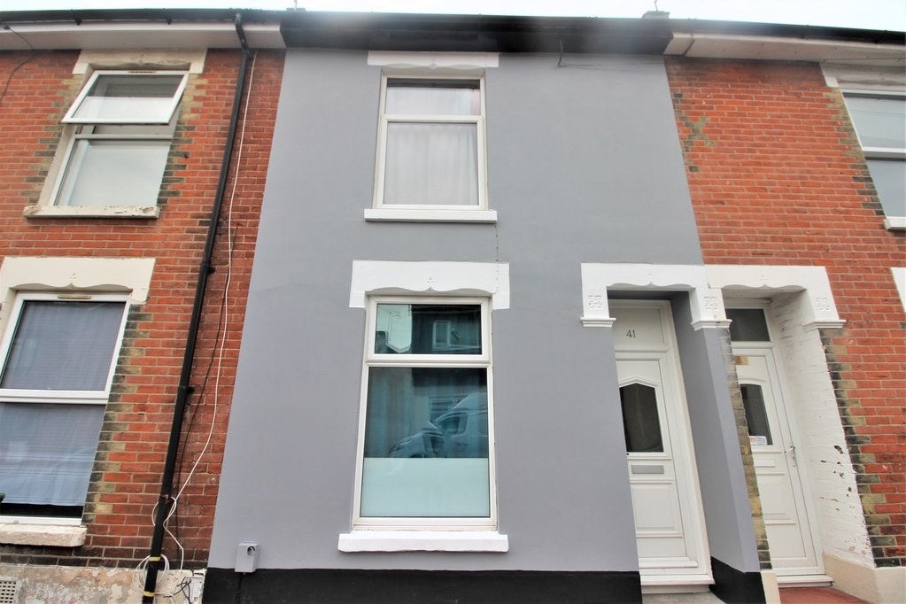 Flat Goodwood Road in Portsmouth