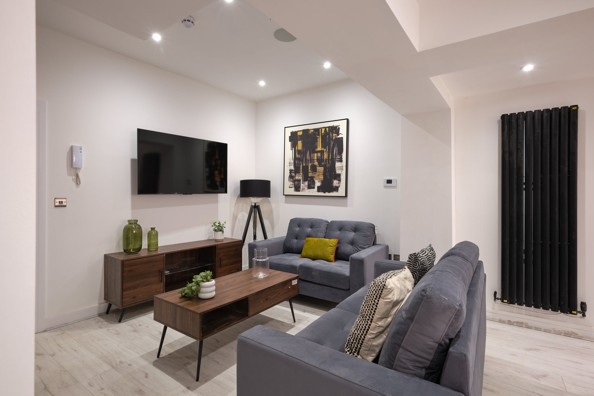 Flat Mansel Street in Castle