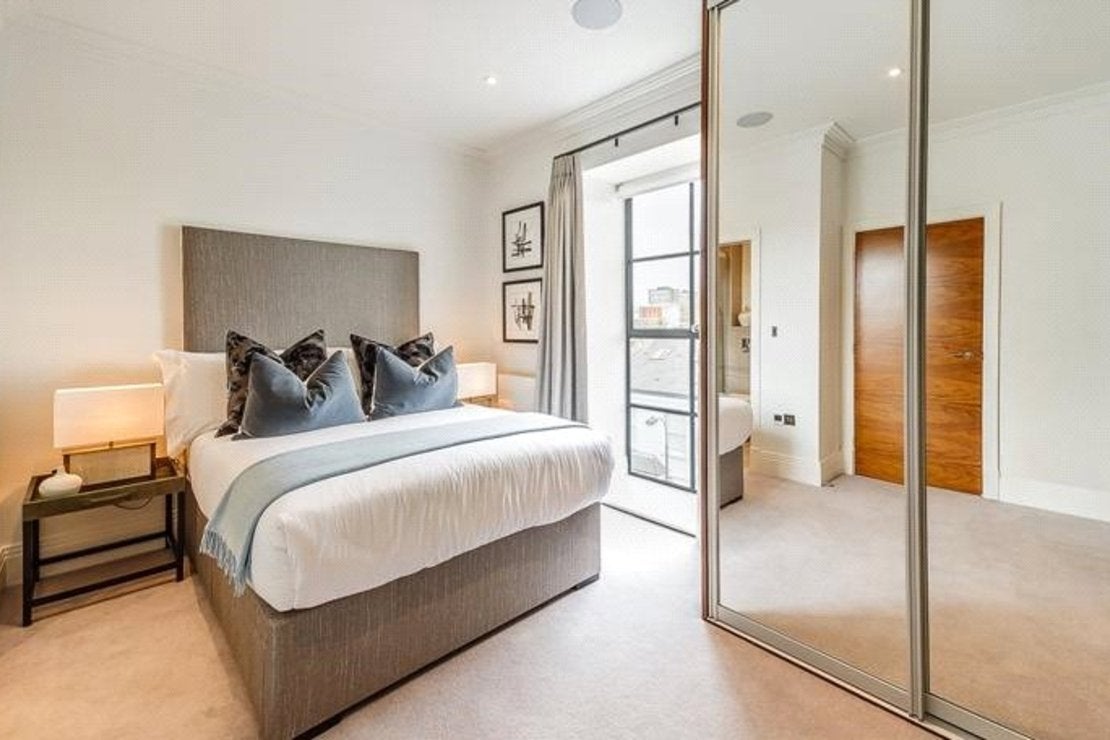 Flat Rainville Road in Greater London