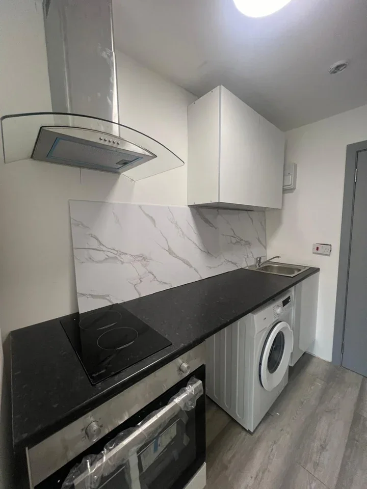 Room Bath Road in Slough