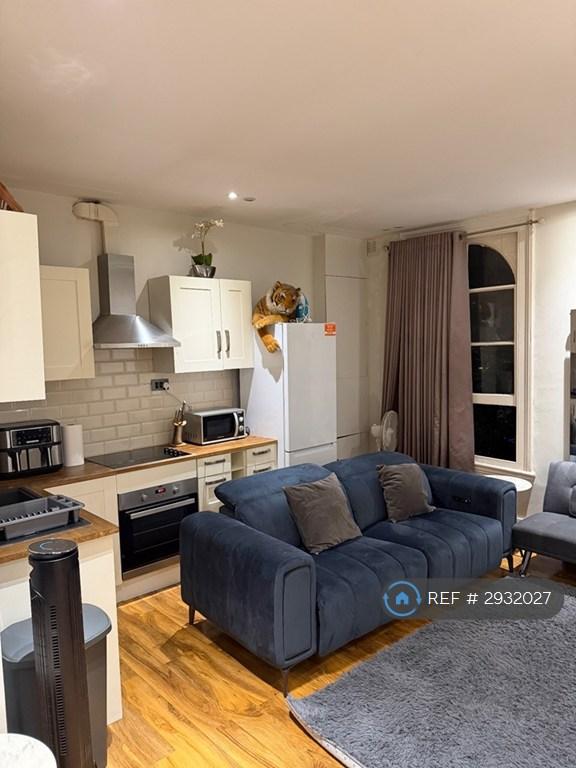 Flat Elgin Avenue in City of Westminster