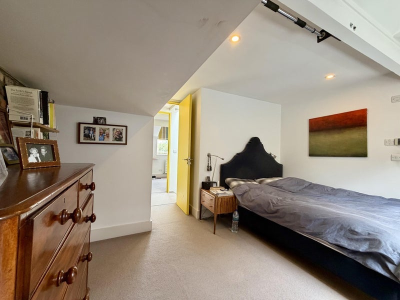 Room Saint Alphonsus Road in Greater London