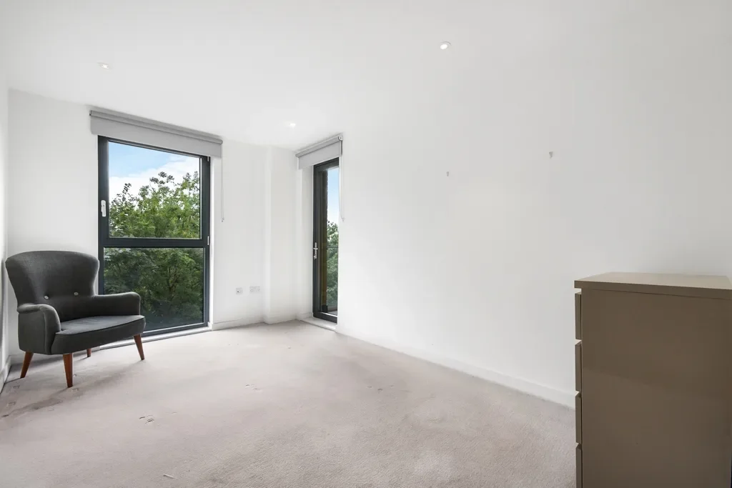 Flat Goldsmiths' Row in Greater London