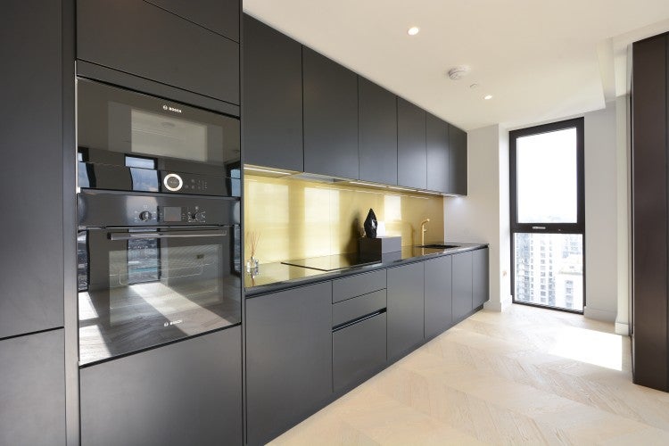 Flat Mudlarks Boulevard in Greater London