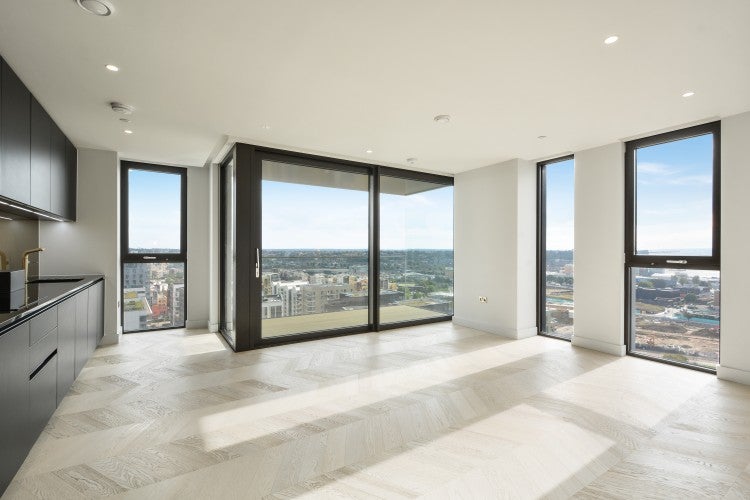 Flat Mudlarks Boulevard in Greater London